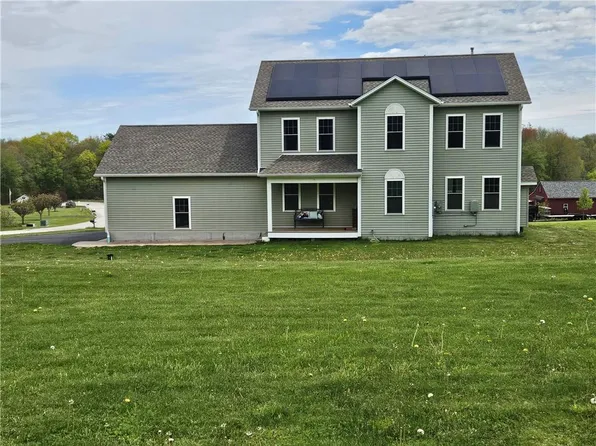 2 Legacy Dr, Sterling, CT 06377