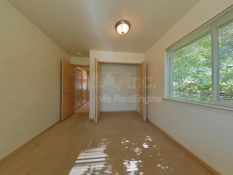 911 NW Anjni Cir — Photo 9