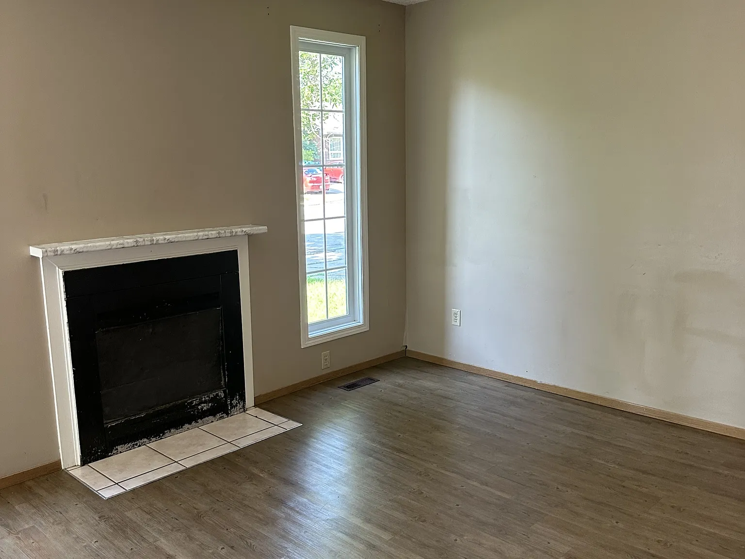 209 Thomson Ave — Photo 4