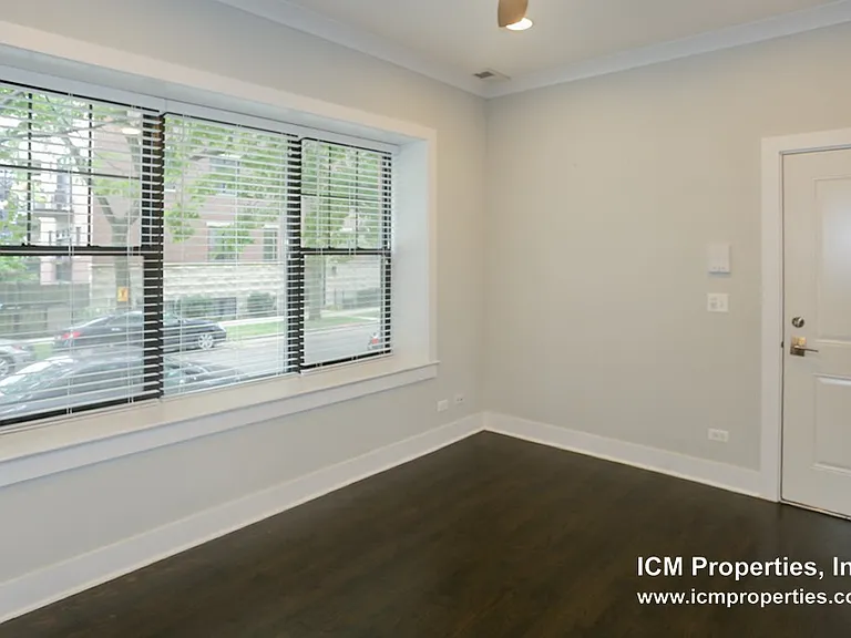 1930 W Nelson St #1 — Photo 9