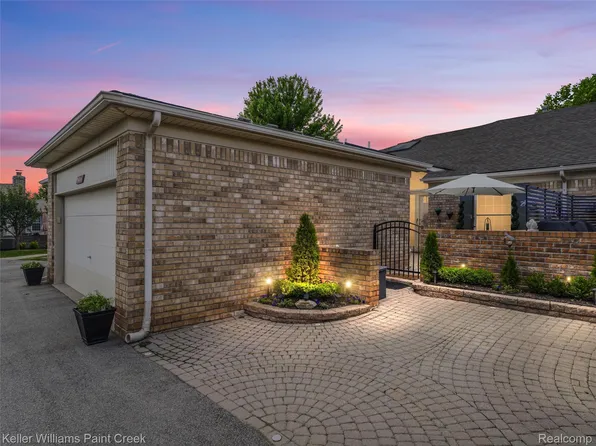 50311 Highpoint Ct, Macomb, MI 48044