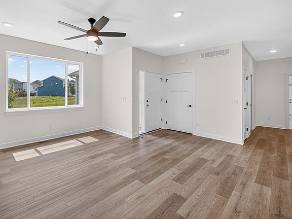 3rd image of 2902 Prairieside Pl