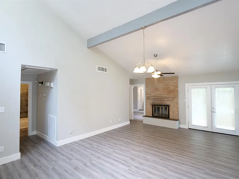 15654 Boulder Oaks Dr — Photo 5