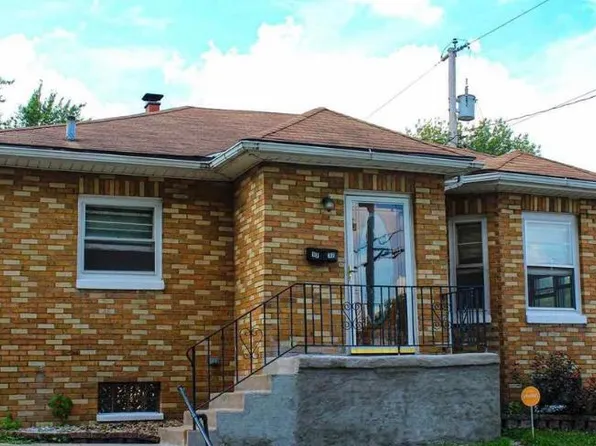 1717 4th St, Moline, IL 61265
