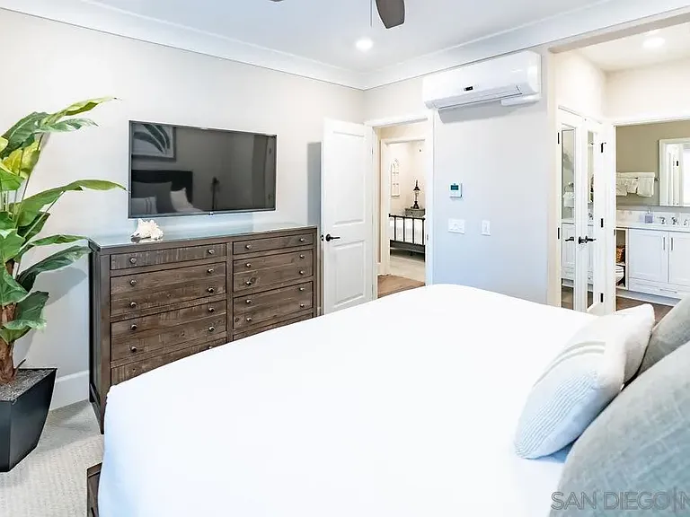 824 Jersey Ct — Photo 9