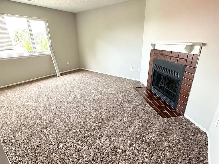 5525 Bowden Loop — Photo 2