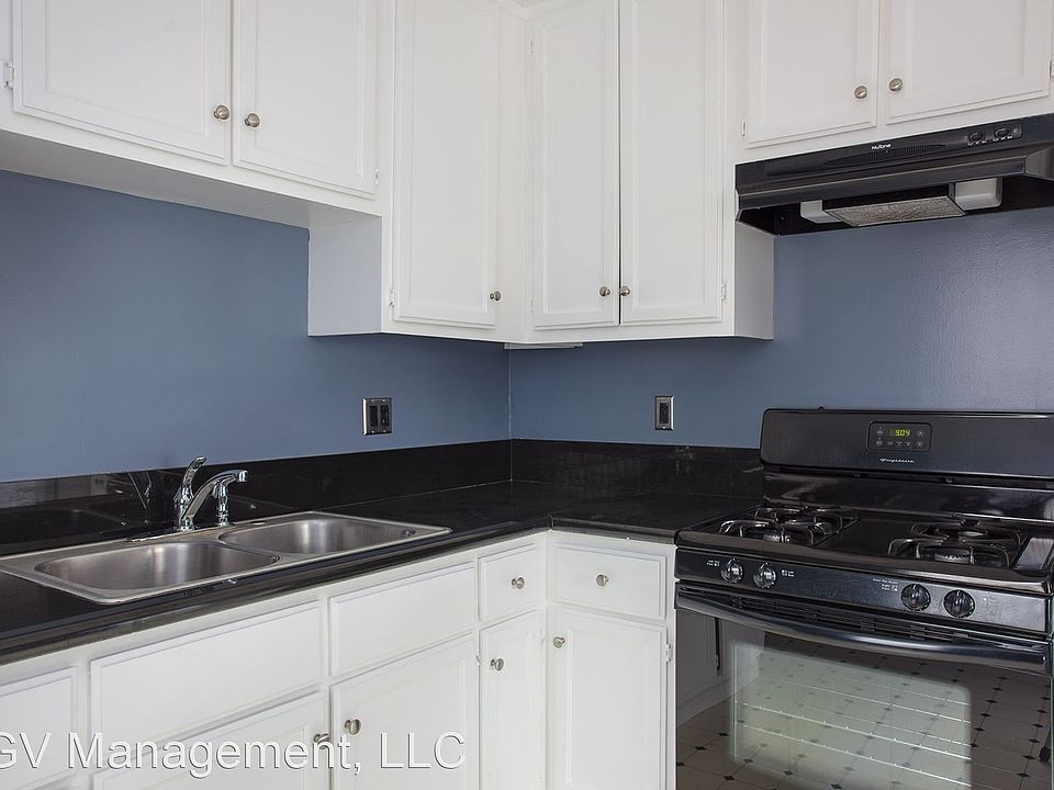 1st image of 747 W Crescent Dr #4199461