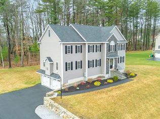 53 Fieldstone Ln, Billerica, MA 01821