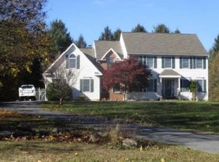 4 Schoolhouse Ln, Fleetwood, PA 19522