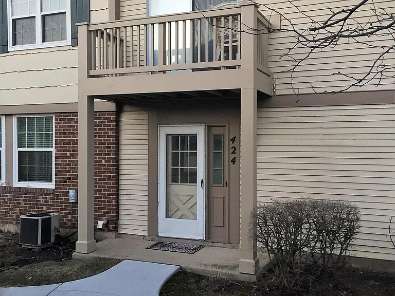 424 Tanglewood Ct — Photo 1