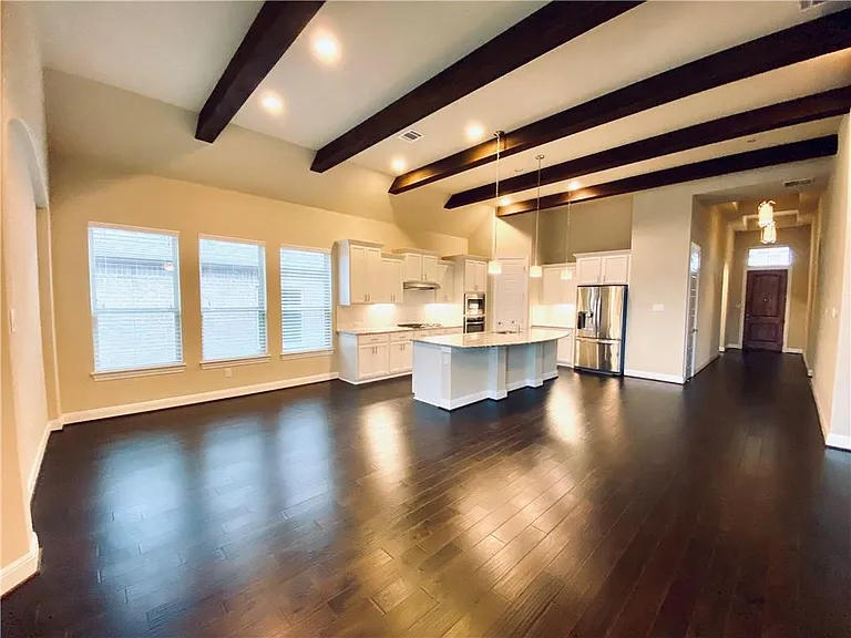 821 Richardson Ln — Photo 10