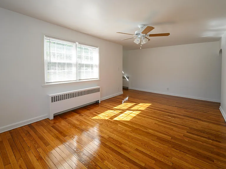 Oakmont Park Apartments — Photo 21