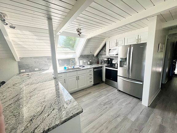 Newly renovated kitchen w/ stainless steel appliances