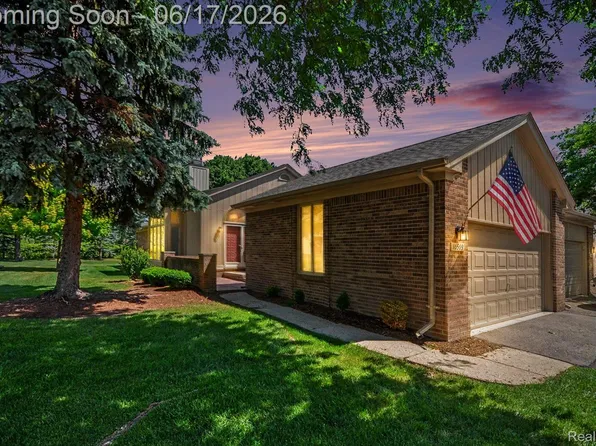 16569 Congress Dr, Clinton Township, MI 48038