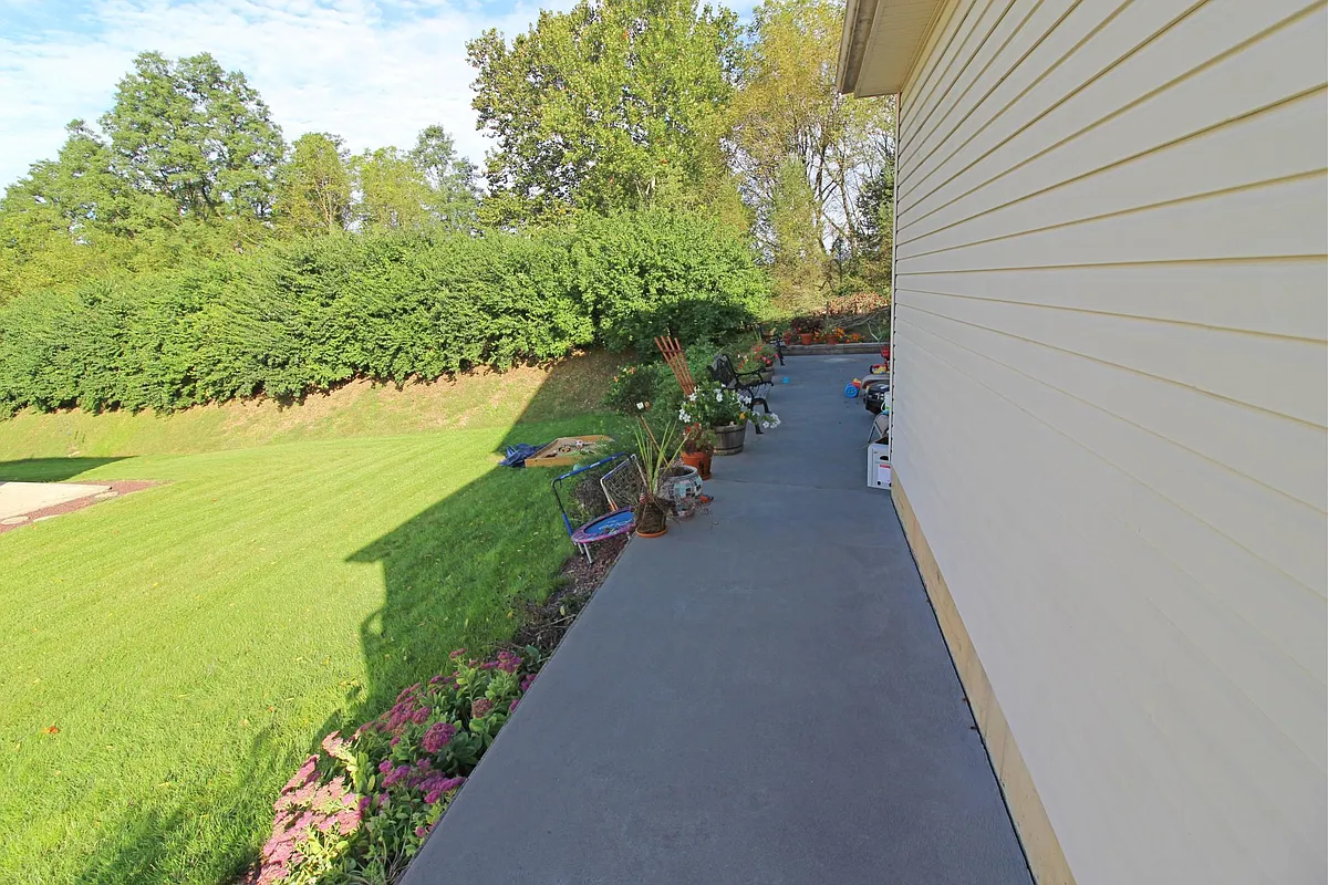 Building Photo - 212 Jeffrey Ln