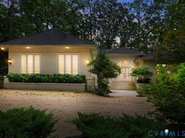 147 Oyster Cove Lndg, Hartfield, VA 23071