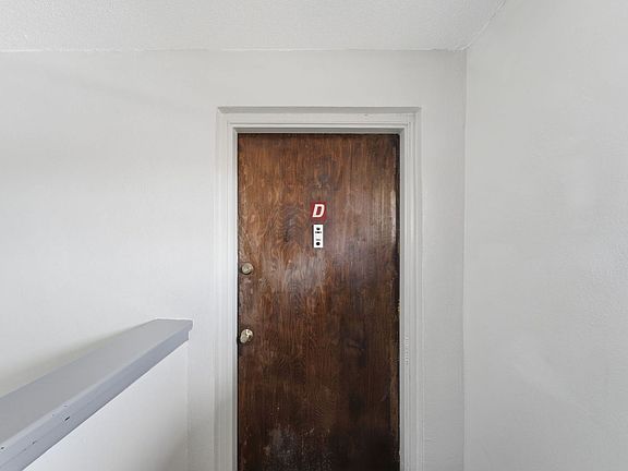 3rd image of 1655 W Oak Ridge Rd Unit D