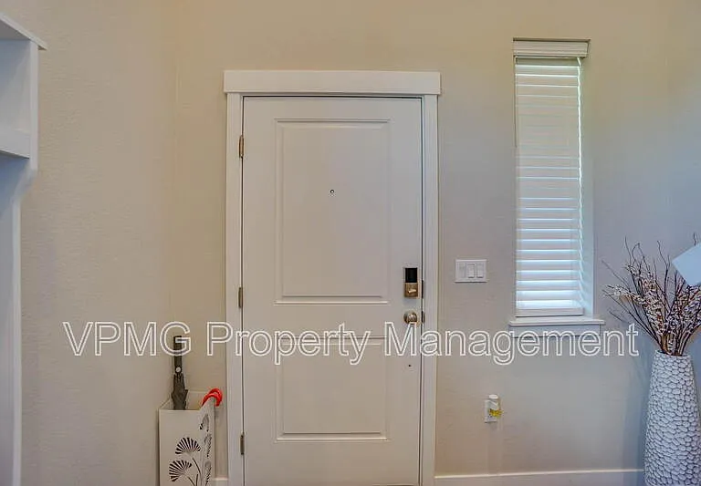 8501 N 1st St — Photo 5