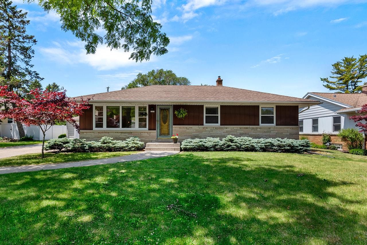 7217 North Mohawk AVENUE, Glendale, WI 53217 | Zillow