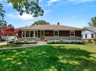 7217 N Mohawk Ave, Glendale, WI 53217