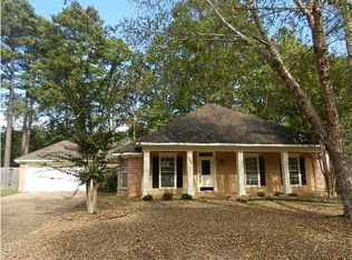 295 Woodrun Dr, Ridgeland, MS 39157