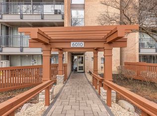 6010 Oakwood Dr APT 5E, Lisle, IL 60532