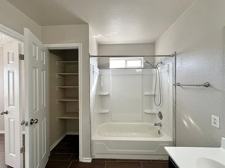 1910 Michele Dr — Photo 23