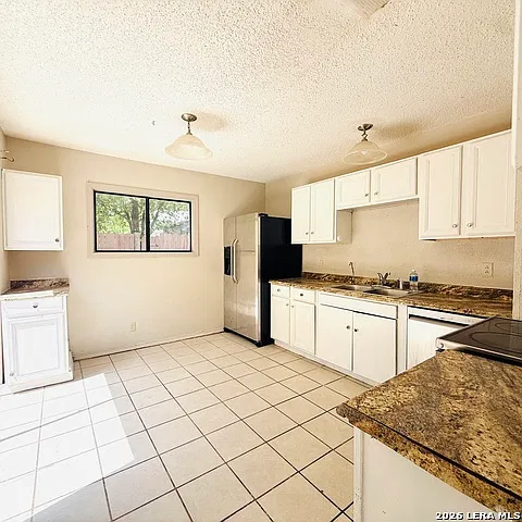 3 bed, 1.0 bath, 1200 sqft, $1,490 — Photo 3