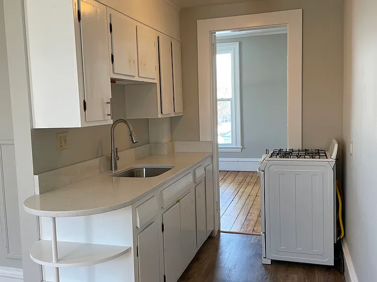 128 Main St #5 — Photo 4
