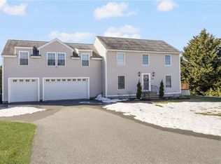 136 Corporate Pl, Middletown, RI 02842