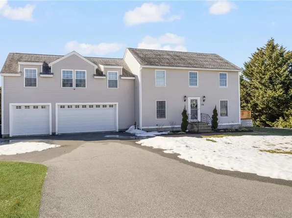 136 Corporate Pl, Middletown, RI 02842