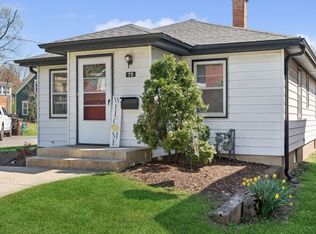 75 Center St, Crystal Lake, IL 60014