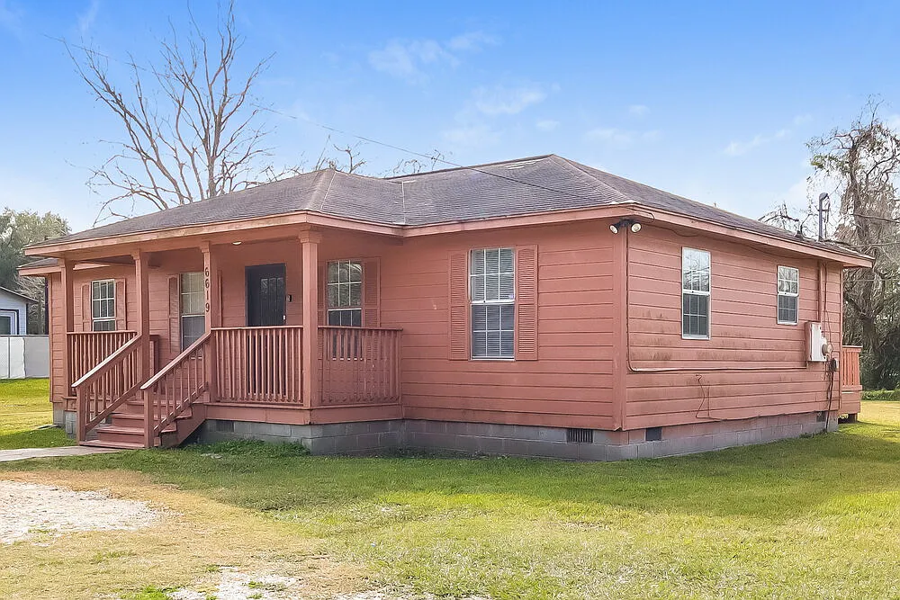 3 bed, 2.0 bath, 1056 sqft, $1,640 — Photo 3