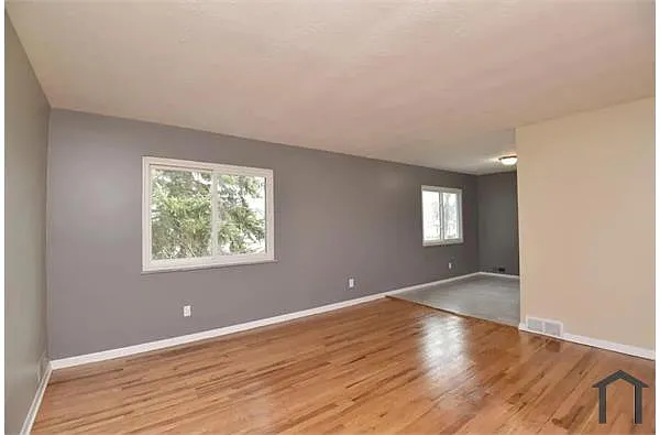 Building Photo - 10204 S Highland Ave #UP