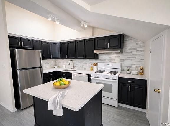 4th image of 1436 Outlook Avenue #3
