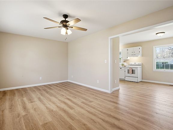 5th image of 704 Eastgate Dr