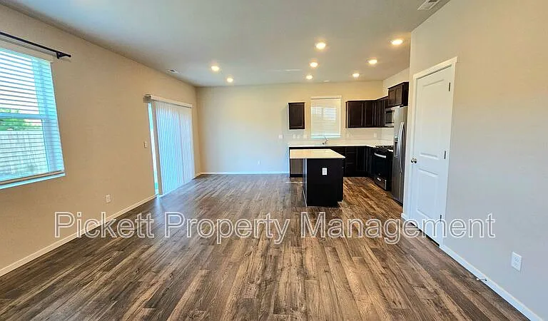 1278 W Pendleton Way — Photo 4