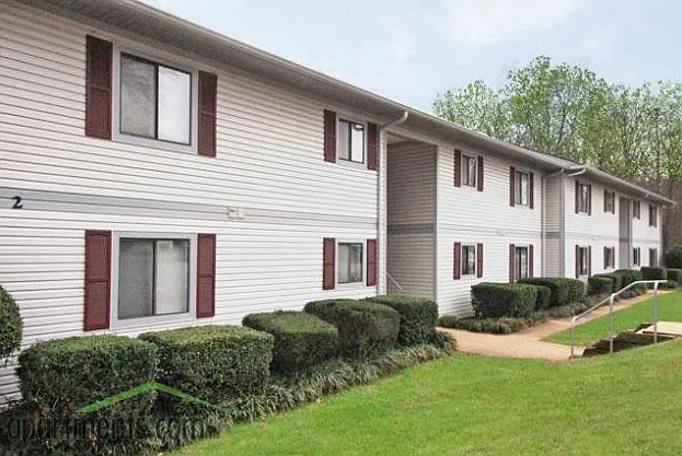 Hickory Trace Village Apartments — Photo 10