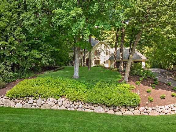 2nd image of 19615 Muirfield Cir