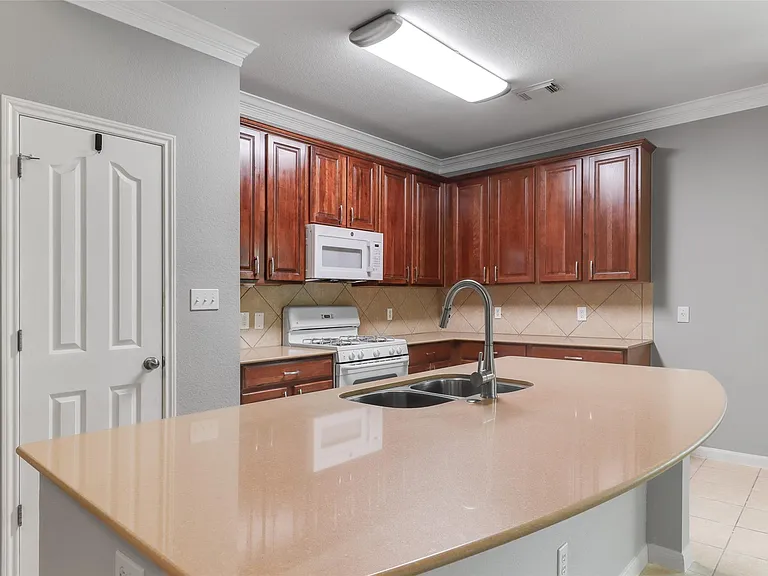 600 S Frontier Ln — Photo 9