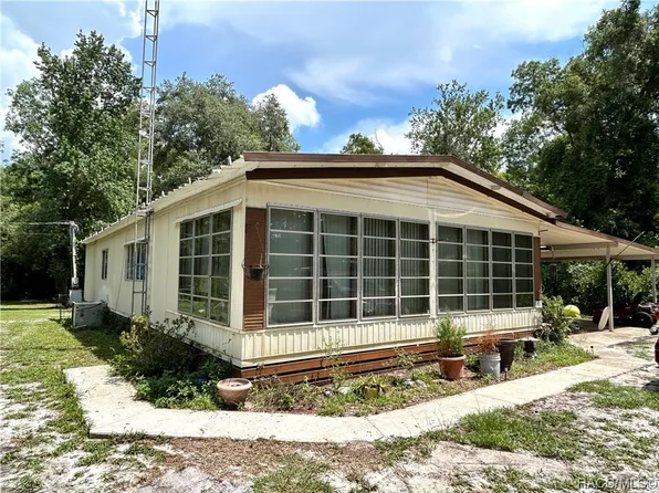 11555 E Hillcrest Ct, Floral City, FL 34436