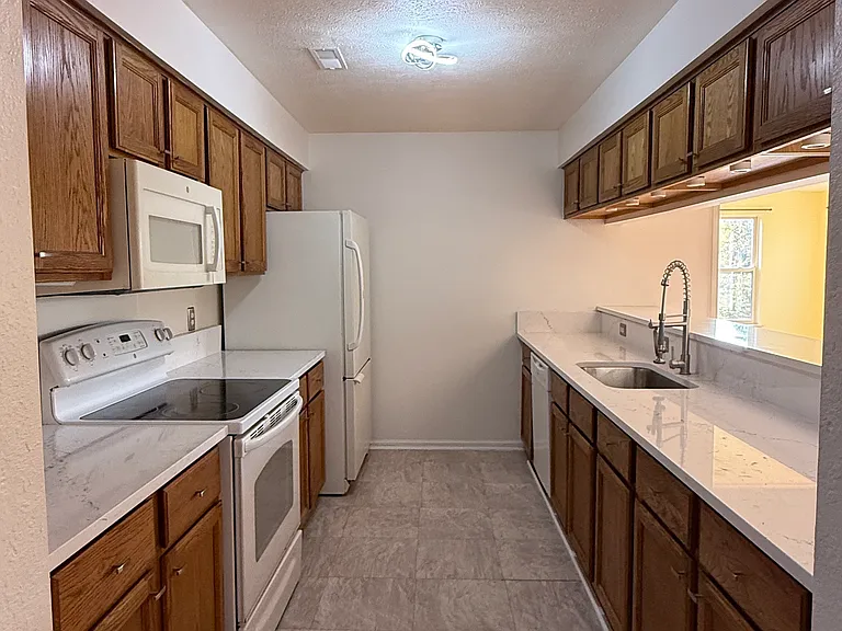 1245 Heatherwood Ln — Photo 12