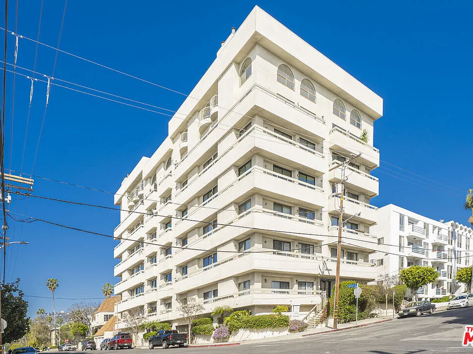 1601 N Fuller Ave #303