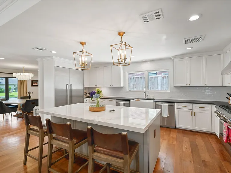 9411 Endicott Ln — Photo 20
