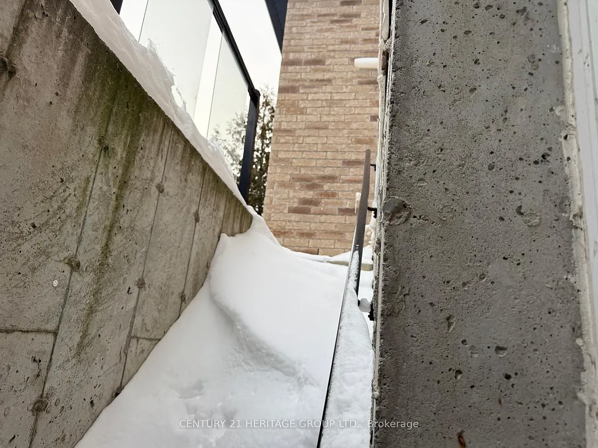 Building Photo - 5 Amber Cres #A