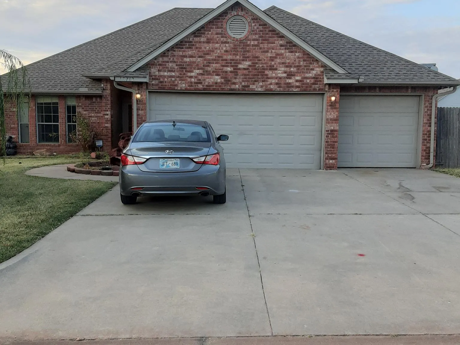 4 bed, 1917 sqft, $2,200 — Photo 2