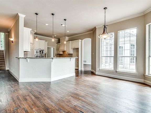2nd image of 1105 Fontaine Dr