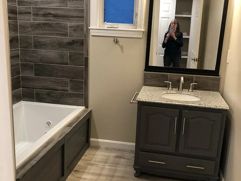 Good sized bathroom with jetted tub