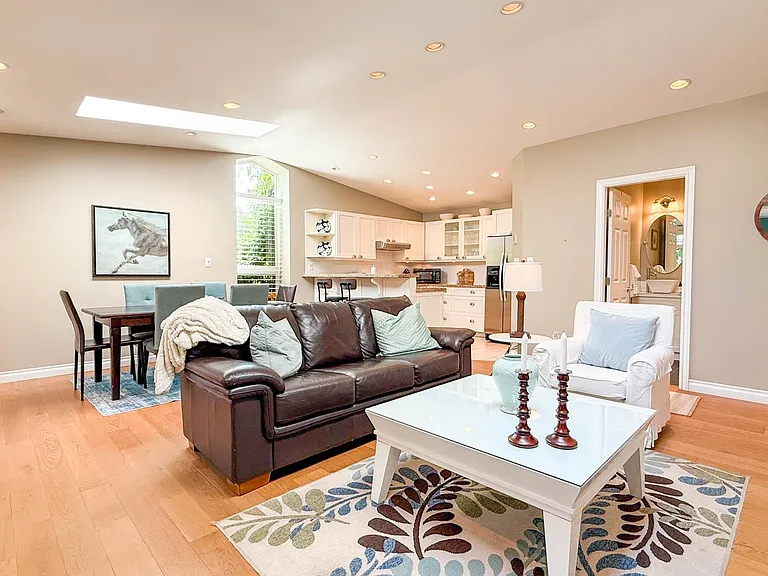 2233 Alden Ln #2233 — Photo 4