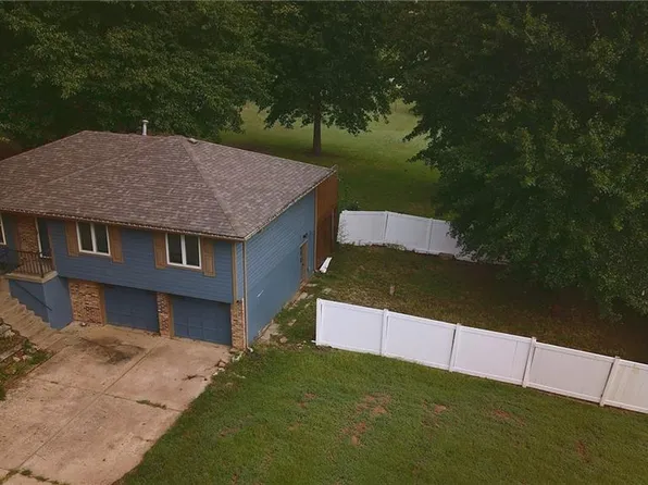 32910 E Oak Hill School Rd, Oak Grove, MO 64075